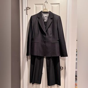 Tahari (women’s) Suit -Size 14 in Black w/ a slight gray sheen